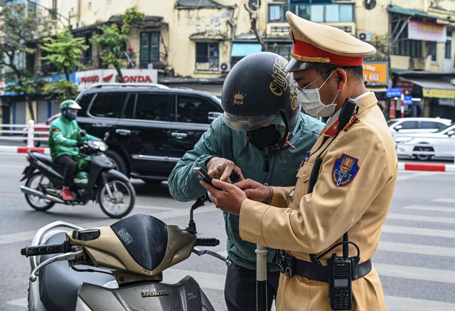 Vi phạm giao thông, chỉ tăng phạt tiền thì chưa đủ Vi phạm giao thông, chỉ tăng phạt tiền thì chưa đủ