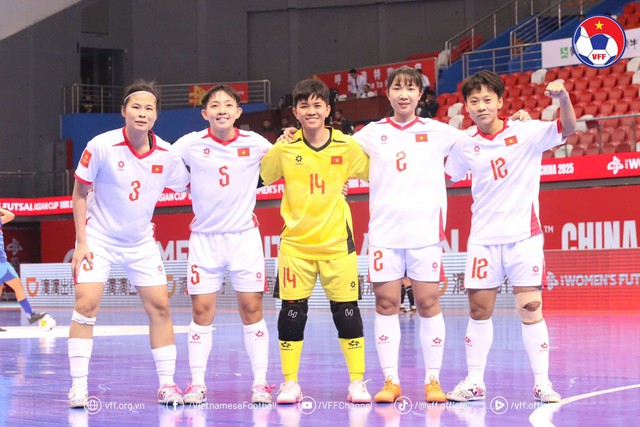 Đội tuyển futsal nữ Việt Nam tính toán nhánh đấu: World Cup không còn xa...- Ảnh 1. Đội tuyển futsal nữ Việt Nam tính toán nhánh đấu: World Cup không còn xa...- Ảnh 1.