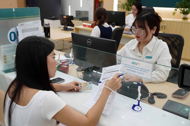 Cổ đông nhiều ngân hàng sắp đón nhận hàng ngàn tỉ đồng cổ tức - Ảnh 1.