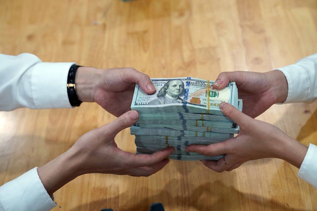 Giá USD hôm nay 27.5.2025: Ngân hàng đồng loạt giảm sâu - Ảnh 1. Giá USD hôm nay 27.5.2025: - Ảnh 1.