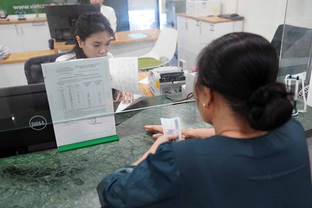 Khi nào chuyển khoản, thanh toán sẽ bị ngân hàng thu phí?- Ảnh 1. Khi nào chuyển khoản, thanh toán sẽ bị ngân hàng thu phí?- Ảnh 1.