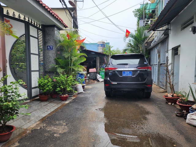 Phong tỏa nhà trọ ở TP.Thủ Đức, điều tra vụ cháy nổ làm 3 người thương vong- Ảnh 2. Phong tỏa nhà trọ ở TP.Thủ Đức, điều tra vụ cháy nổ làm 3 người thương vong- Ảnh 2.