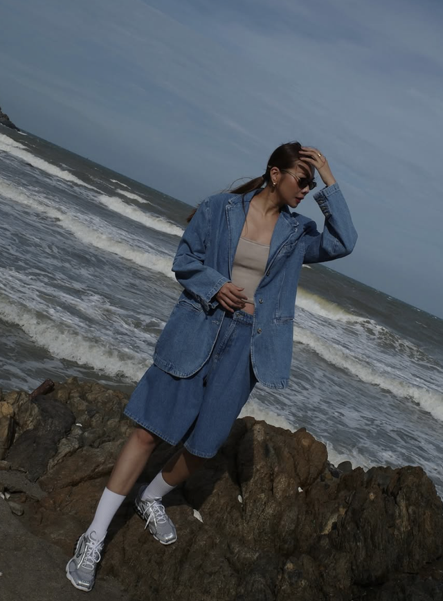 Denim on denim, phong cách mạnh mẽ cho nàng hiện đại- Ảnh 8. Denim on denim, phong cách mạnh mẽ cho nàng hiện đại- Ảnh 8.