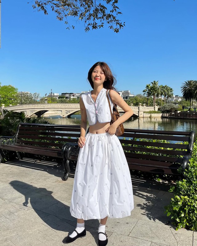 Bản hòa tấu sắc trắng cho ngày hè 'bỏng cháy'- Ảnh 2. Bản hòa tấu sắc trắng cho ngày hè 'bỏng cháy'- Ảnh 2.