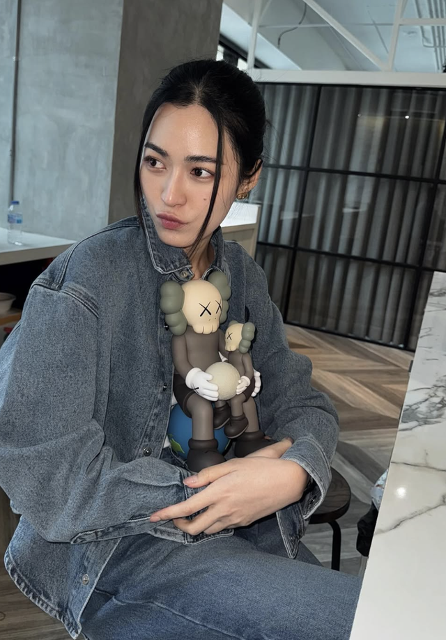 Denim on denim, phong cách mạnh mẽ cho nàng hiện đại- Ảnh 3. Denim on denim, phong cách mạnh mẽ cho nàng hiện đại- Ảnh 3.