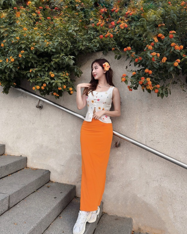 Tôn lên đường cong quyến rũ với váy ôm body- Ảnh 4. Tôn lên đường cong quyến rũ với váy ôm body- Ảnh 4.
