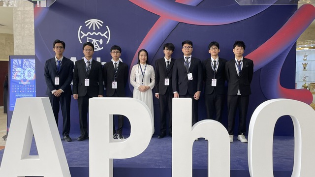 Học sinh Việt Nam giành 3 huy chương vàng olympic vật lý châu Á Học sinh Việt Nam giành 3 huy chương vàng olympic vật lý châu Á