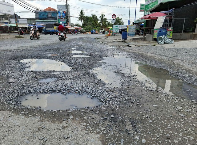 Đường xuống cấp, đi lại khó khăn Đường xuống cấp, đi lại khó khăn