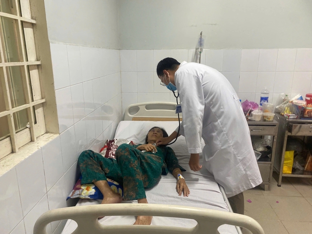 Vụ sụt lún công trình vừa khánh thành ở Tây Ninh: 'Không ai nghĩ đường mới làm đã hư'- Ảnh 1.