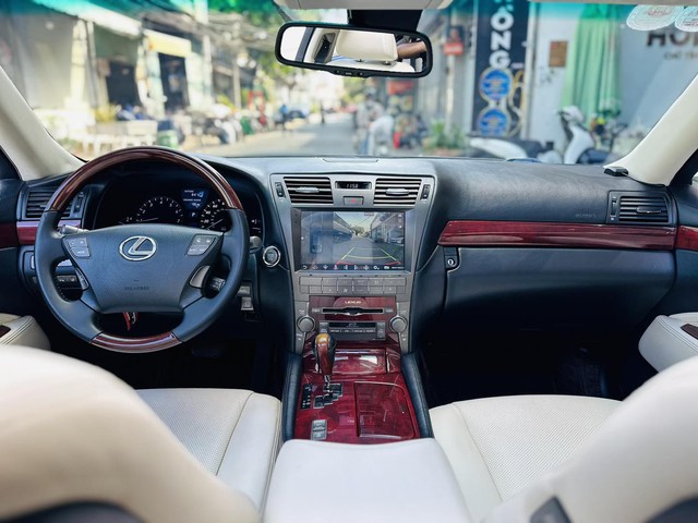 Lexus LS460L dùng 18 năm: 'Xe chủ tịch' rao giá rẻ hơn Toyota Vios- Ảnh 5. Lexus LS460L dùng 18 năm: 'Xe chủ tịch' rao giá rẻ hơn Toyota Vios- Ảnh 5.