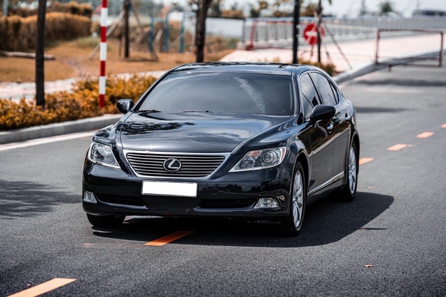 ‘Xe chủ tịch’ Lexus LS460L dùng 18 năm giá rẻ hơn Toyota Vios mới ‘Xe chủ tịch’ Lexus LS460L dùng 18 năm giá rẻ hơn Toyota Vios mới