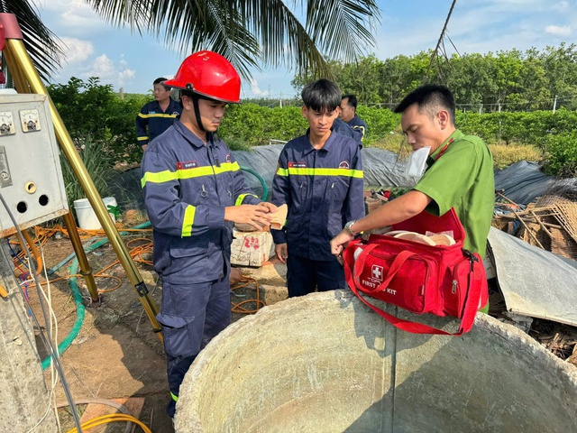 Tây Ninh: Giải cứu thai phụ rơi xuống giếng sâu 20 m Tây Ninh: Giải cứu thai phụ rơi xuống giếng sâu 20 m