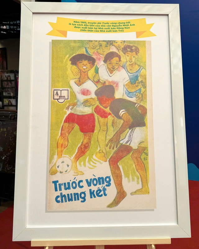 Nhà văn Nguyễn Nhật Ánh 'toát mồ hôi' khi tặng chữ ký cho fan Thái Lan- Ảnh 1.