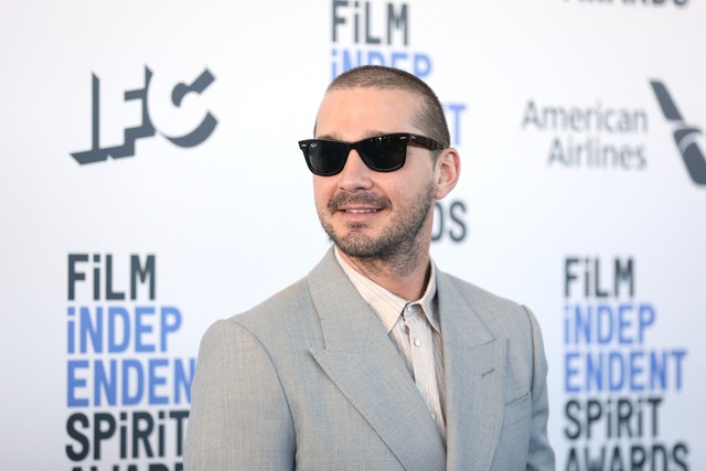 Shia LaBeouf kể chuỗi ngày ngủ ngoài công viên Shia LaBeouf kể chuỗi ngày ngủ ngoài công viên
