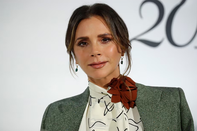 Victoria Beckham phủ nhận tin đồn gia đ&igrave;nh bất h&ograve;a với Brooklyn Beckham - Ảnh 3.