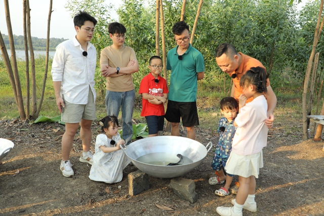 Nguyễn Hải Phong: ‘Bố ơi, mình đi đâu thế?’ như ‘bản nhạc’ nối dài tình cha con Nguyễn Hải Phong: ‘Bố ơi, mình đi đâu thế?’ như ‘bản nhạc’ nối dài tình cha con