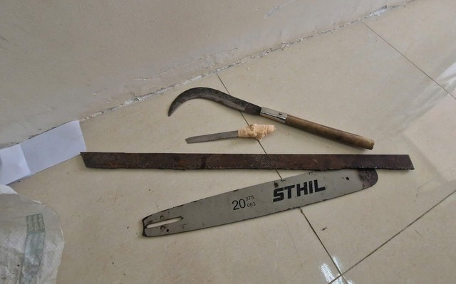 Lâm Đồng: Nhóm thanh niên chém đứt lìa bàn tay ở Bảo Lộc ra đầu thú - Ảnh 2. Lâm Đồng: Nhóm thanh niên chém đứt lìa bàn tay ở Bảo Lộc ra đầu thú - Ảnh 2.