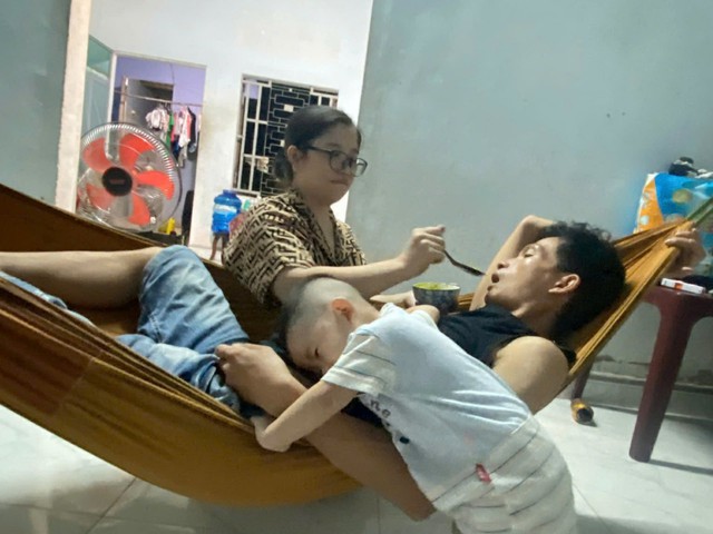 Công nhân nghèo bị bệnh không tiền chữa trị Công nhân nghèo bị bệnh không tiền chữa trị