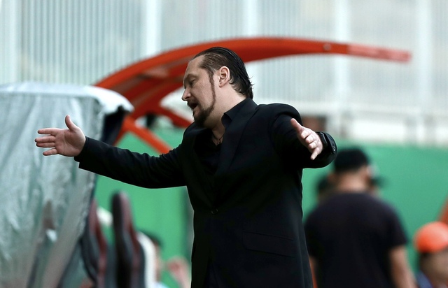 Thể C&ocirc;ng Viettel thắng nhọc HAGL ng&agrave;y HLV Popov bị kỷ luật: Chưa bu&ocirc;ng đua v&ocirc; địch - Ảnh 1.