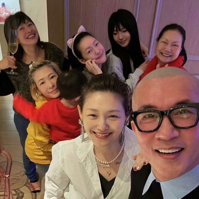 Chồng Từ Hy Vi&ecirc;n lộ diện, th&acirc;n h&igrave;nh gầy g&ograve; kh&oacute; nhận ra - Ảnh 2.