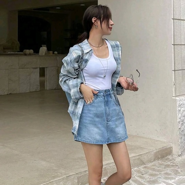 Phối đồ phá cách cùng chân váy jean - Ảnh 5.