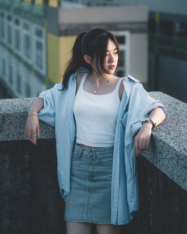 Phối đồ phá cách cùng chân váy jean - Ảnh 6.
