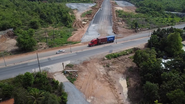 Vướng mặt bằng khiến đường Hồ Chí Minh qua Bình Dương chưa thể thông xe - Ảnh 3.