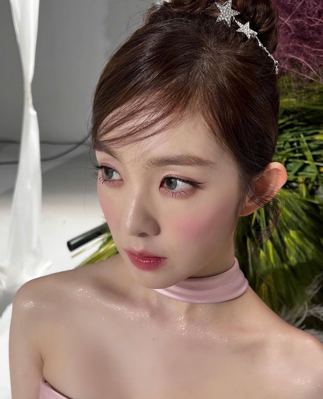 Ngôi sao Kpop nào sở hữu khuôn mặt tỷ lệ vàng được giới thẩm mỹ ca ngợi? - Ảnh 4.