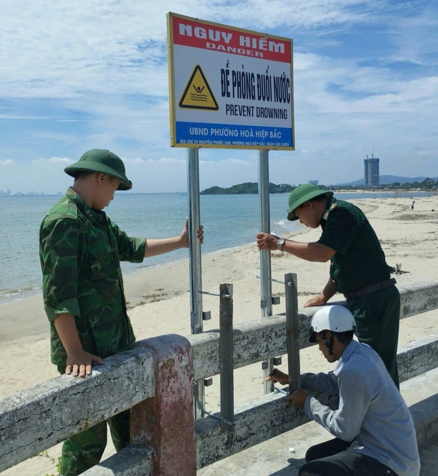 Lực lượng biên phòng cứu 2 cậu cháu bị đuối nước ở vịnh Đà Nẵng - Ảnh 2.