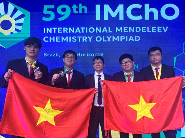 2 học sinh Việt Nam đoạt huy chương vàng ‘kỳ thi hóa học khó nhất hành tinh’ Olympic Mendeleev 2 học sinh Việt Nam đoạt huy chương vàng ‘kỳ thi hóa học khó nhất hành tinh’ Olympic Mendeleev