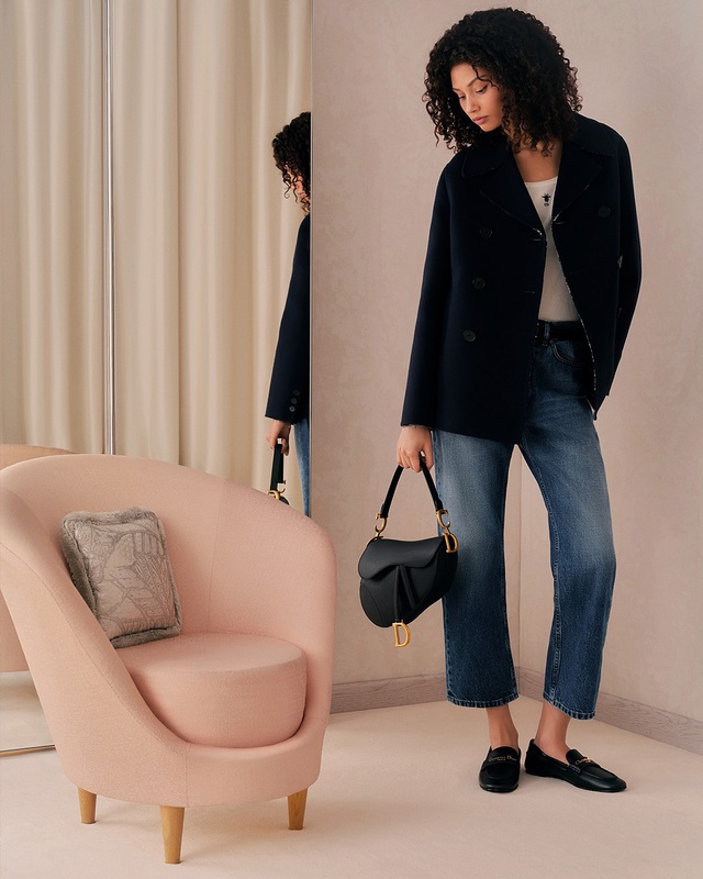 Những đôi giày đẹp nhất khi diện cùng quần jeans xanh - Ảnh 2.