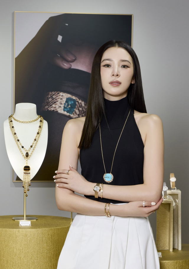 'Tường thành nhan sắc' Jun Ji Hyun tỏa sáng bên dàn mỹ nhân mới - Ảnh 4.