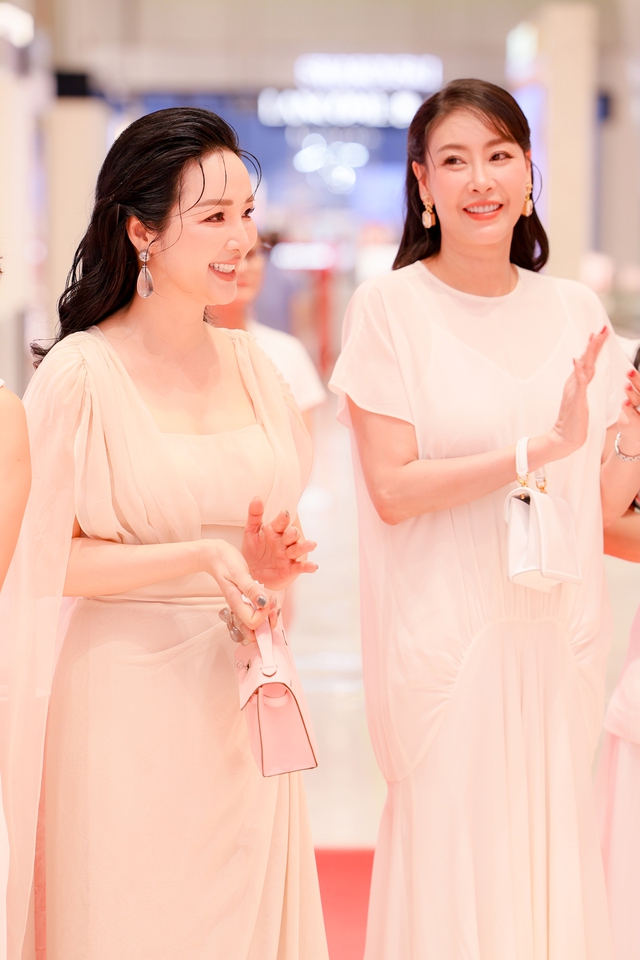 Giáng My - Hà Kiều Anh đọ ‘nhan sắc không tuổi’- Ảnh 4. Giáng My - Hà Kiều Anh đọ ‘nhan sắc không tuổi’- Ảnh 4.
