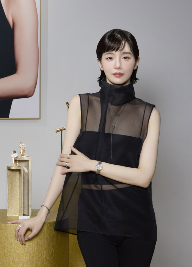 'Tường thành nhan sắc' Jun Ji Hyun tỏa sáng bên dàn mỹ nhân mới - Ảnh 2.
