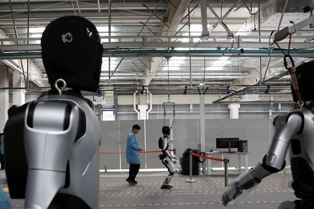 Trung Quốc đẩy mạnh robot tích hợp AI cho hoạt động sản xuất Trung Quốc đẩy mạnh robot tích hợp AI cho hoạt động sản xuất