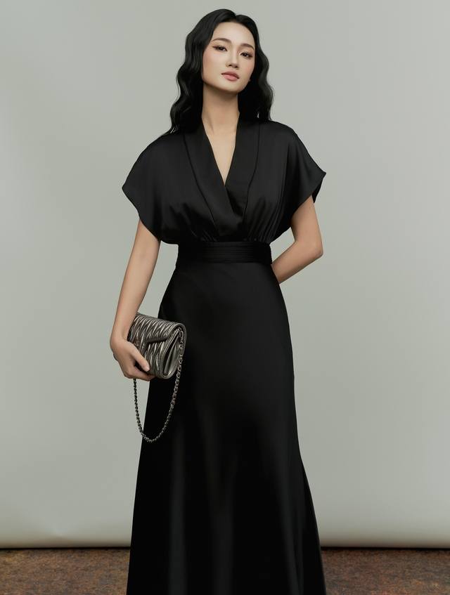 Chinh phục phong cách tối giản cùng váy midi Chinh phục phong cách tối giản cùng váy midi