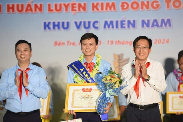 Thầy giáo trẻ có 4 sáng kiến đem lại nhiều lợi ích Thầy giáo trẻ có 4 sáng kiến đem lại nhiều lợi ích