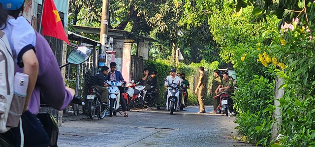 Nghi án đâm chết người rồi khóa trái cửa treo cổ tự tử - Ảnh 2.