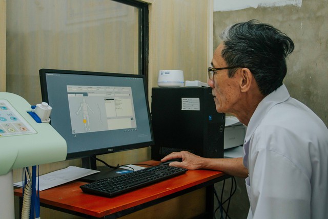 Chuyện tử tế: Nhà sư khoác thêm blouse trắng- Ảnh 4. Chuyện tử tế: Nhà sư khoác thêm blouse trắng- Ảnh 4.