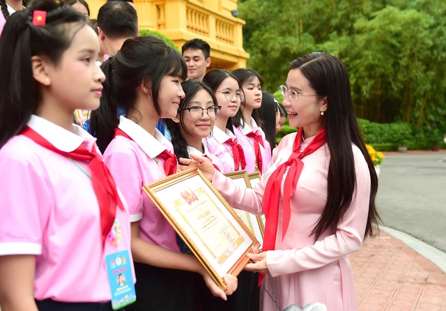 Đoàn đại biểu Cháu ngoan Bác Hồ toàn quốc trải nghiệm ý nghĩa tại Phủ Chủ tịch - Ảnh 3.