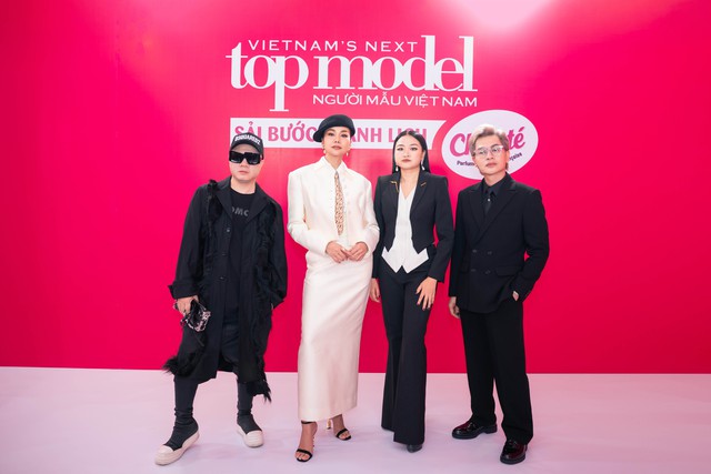 ‘Bộ tứ quyền lực’ Vietnam’s Next Top Model 2025 ra mắt ‘Bộ tứ quyền lực’ Vietnam’s Next Top Model 2025 ra mắt