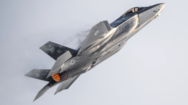 Tên lửa Houthi suýt bắn trúng chiến đấu cơ F-35 của Mỹ Tên lửa Houthi suýt bắn trúng chiến đấu cơ F-35 của Mỹ