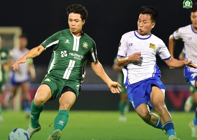 Công Phượng và CLB Bình Phước có thể áp sát V-League ngay vòng 19, tại sao? Công Phượng và CLB Bình Phước có thể áp sát V-League ngay vòng 19, tại sao?