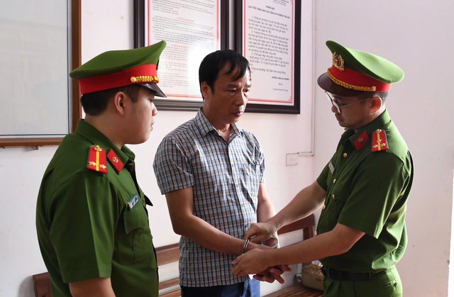 Bắt khẩn cấp 1 chủ tịch xã tại Phú Thọ Bắt khẩn cấp 1 chủ tịch xã tại Phú Thọ
