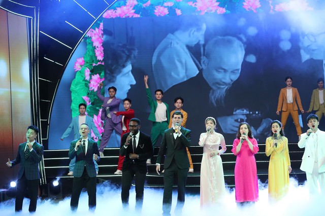 Chương trình nghệ thuật đặc biệt ‘Quà tháng 5 dâng Người’ - Ảnh 2. Chương trình nghệ thuật đặc biệt ‘Quà tháng 5 dâng Người’ - Ảnh 2.
