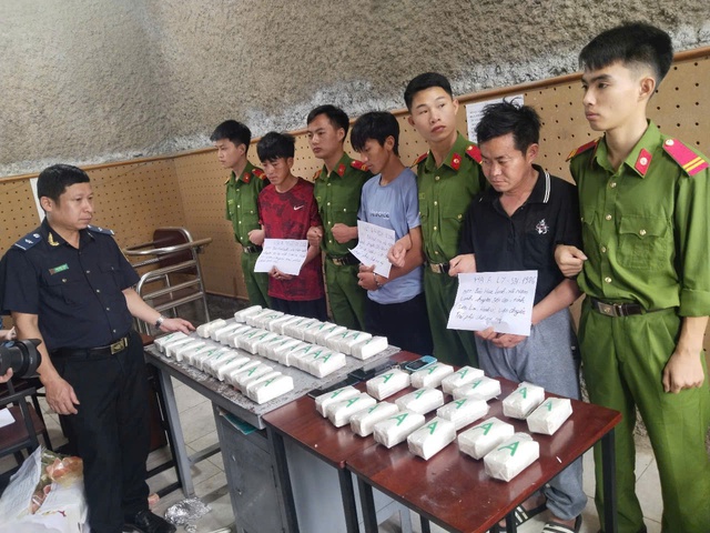 Bắt 3 đối tượng vận chuyển 9 kg ma túy Bắt 3 đối tượng vận chuyển 9 kg ma túy