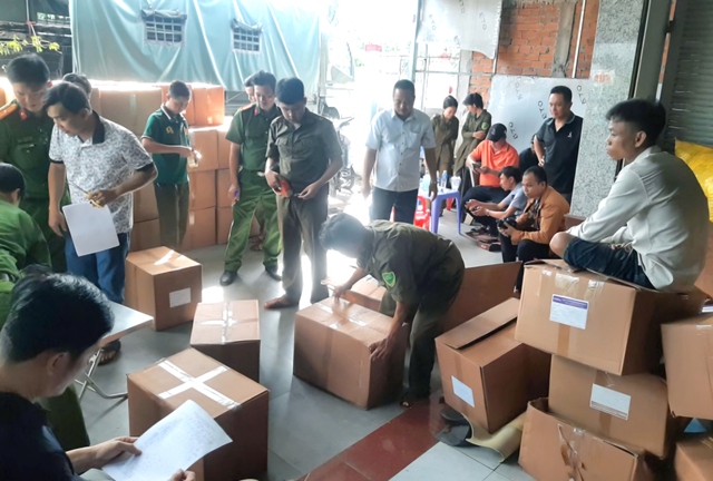 Sóc Trăng: Phát hiện gần 8 tấn sữa, thực phẩm chức năng không rõ nguồn gốc Sóc Trăng: Phát hiện gần 8 tấn sữa, thực phẩm chức năng không rõ nguồn gốc