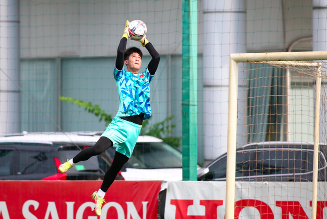 Khi V-League bị ‘nghi ngờ’ tính trung thực, các ngôi sao trẻ vẫn chơi rất thật! Khi V-League bị ‘nghi ngờ’ tính trung thực, các ngôi sao trẻ vẫn chơi rất thật!