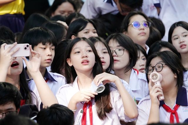 'Hạ nhiệt' kỳ thi tuyển sinh lớp 10 tại TP.HCM - Ảnh 1.