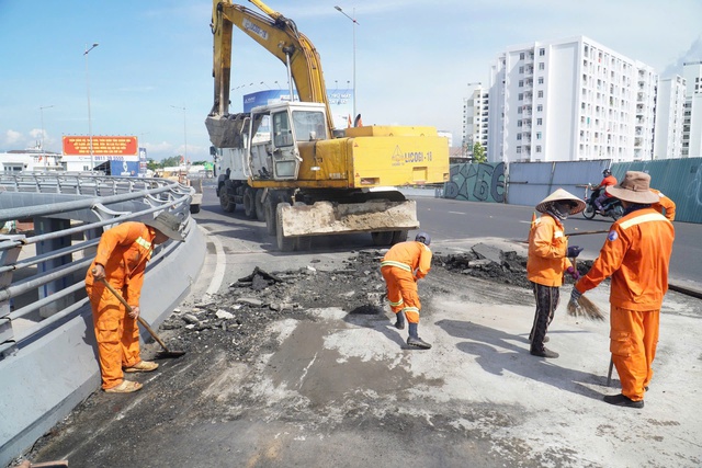 Siêu âm tìm nguyên nhân sự cố nứt, lún trên nút giao Ngọc Hội Nha Trang - Ảnh 2.